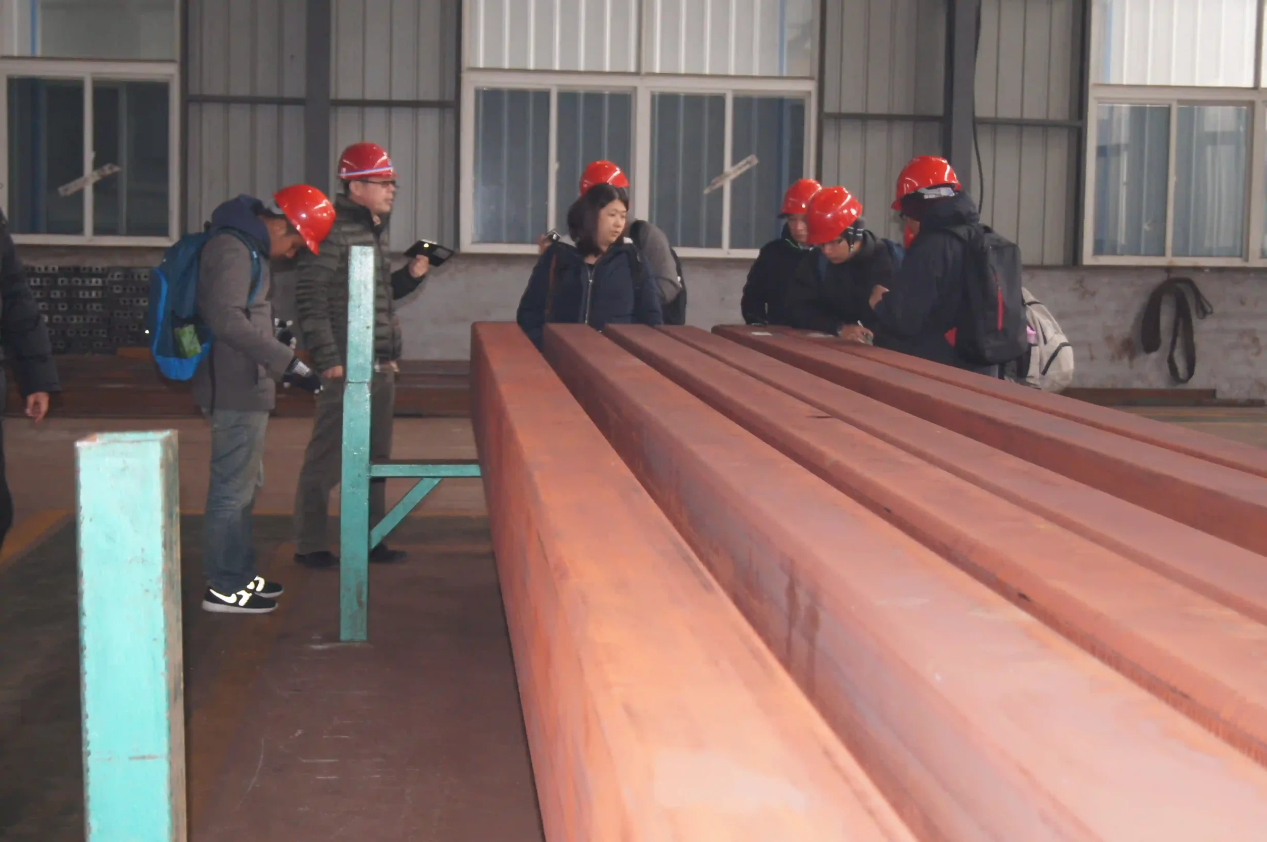 Overseas buyer inspecting steel plate before container loading