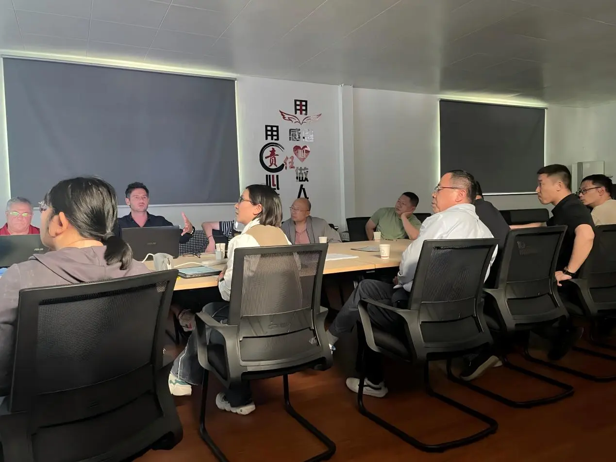 Group photo with international partners in the XJY Plate meeting room
