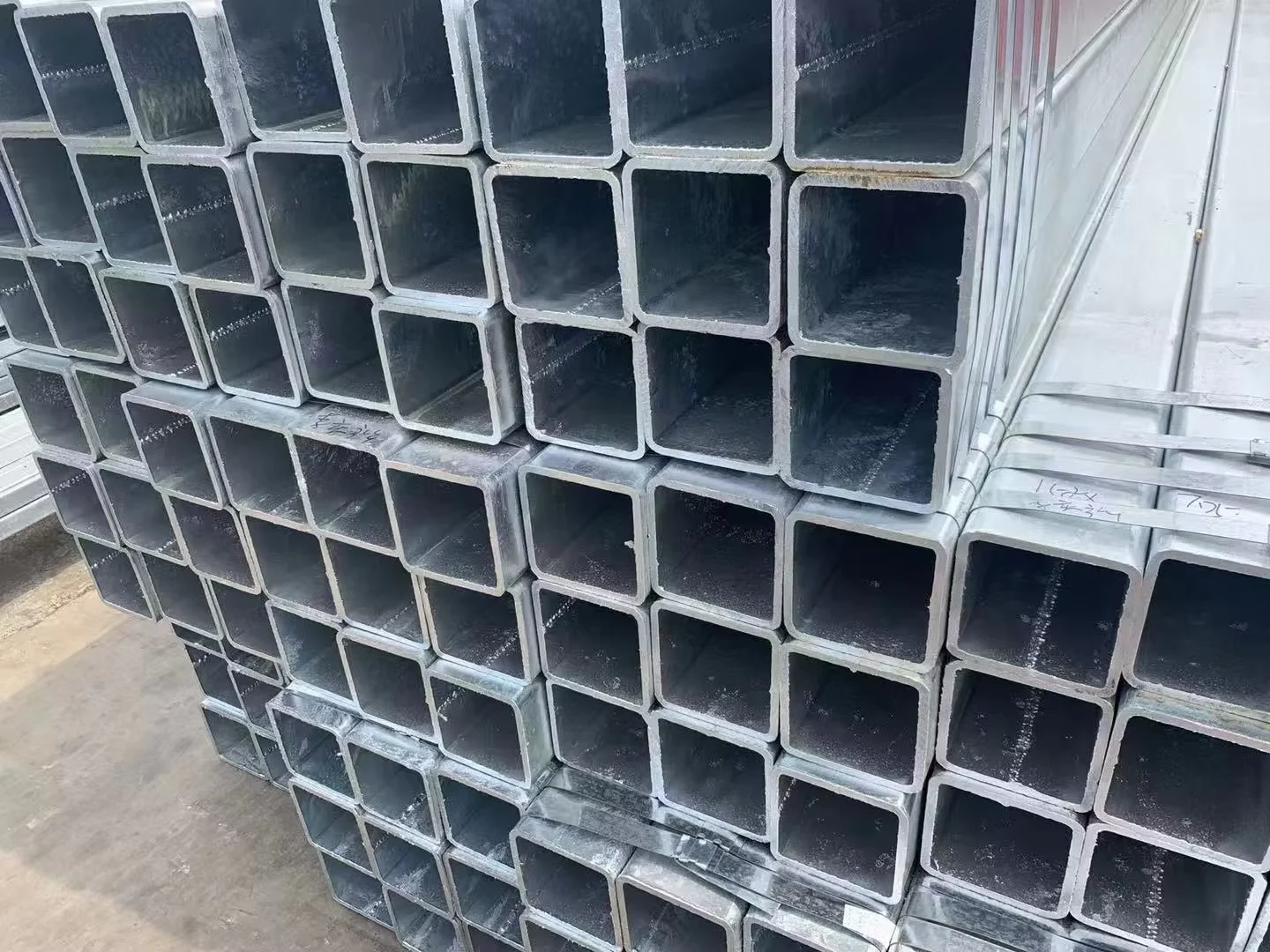 A53 A500 Galvanized Square Steel Pipe 21.3-660mm Supplier