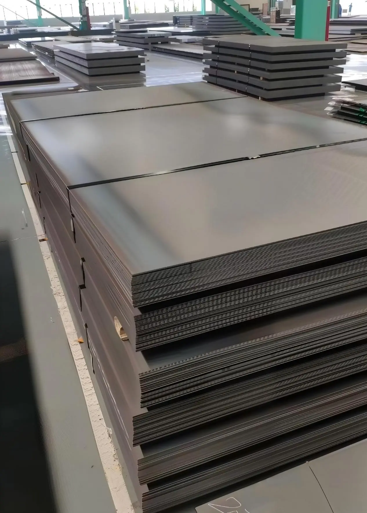Heavy plate handling in the processing workshop