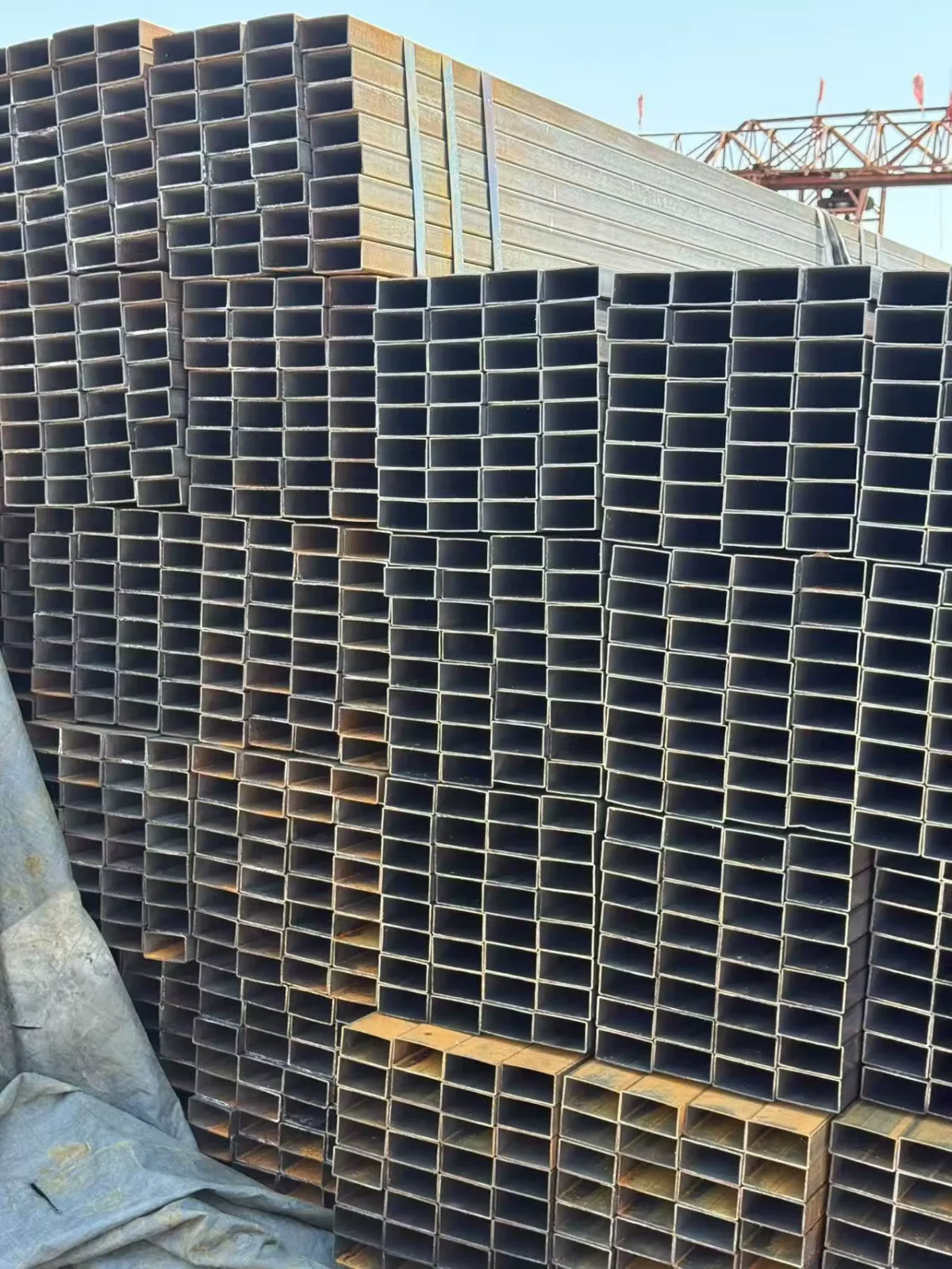 Q235 Q355 ERW Square Rectangular Steel Tube 20-200mm Supplier