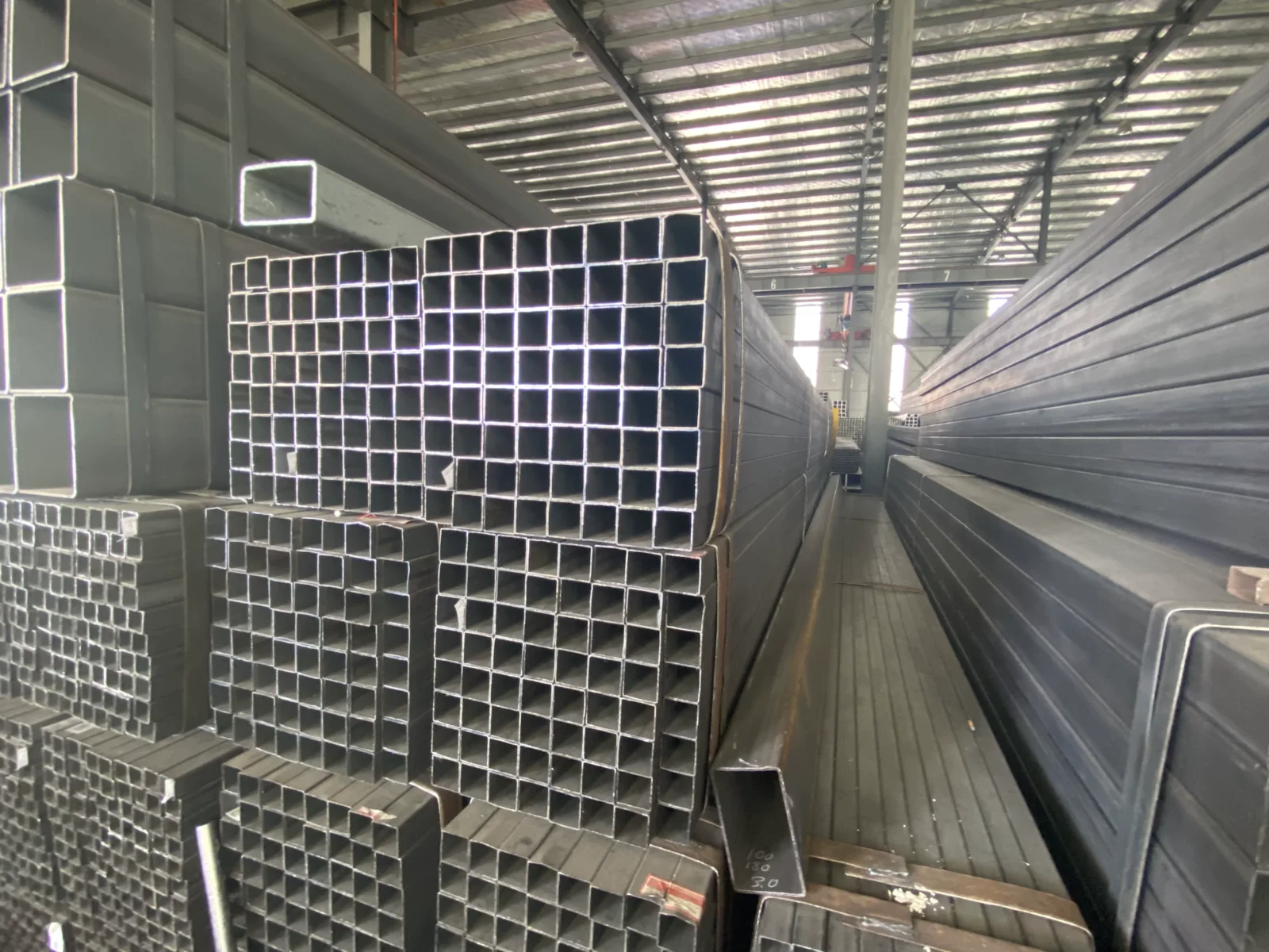 Q235 Q355 Rectangular Hollow Steel Tube 20-500mm EN10219 ASTM A500 Supplier