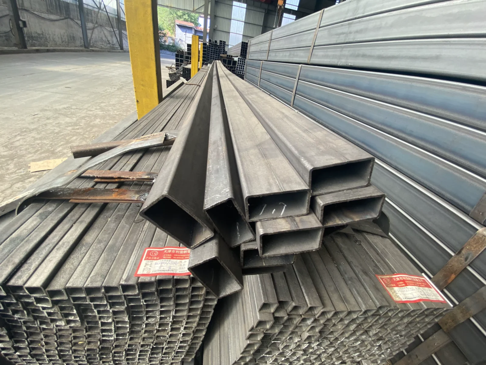 Q235 Q355 Rectangular Hollow Steel Tube 20-500mm EN10219 ASTM A500 Supplier