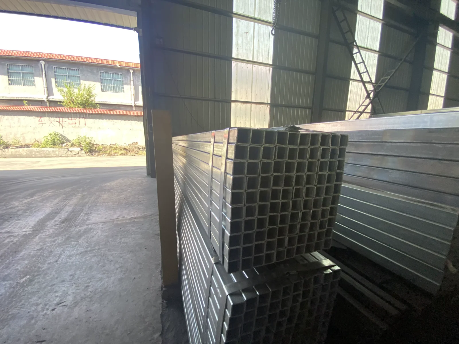Q235 Q355 Rectangular Hollow Steel Tube 20-500mm EN10219 ASTM A500 Supplier