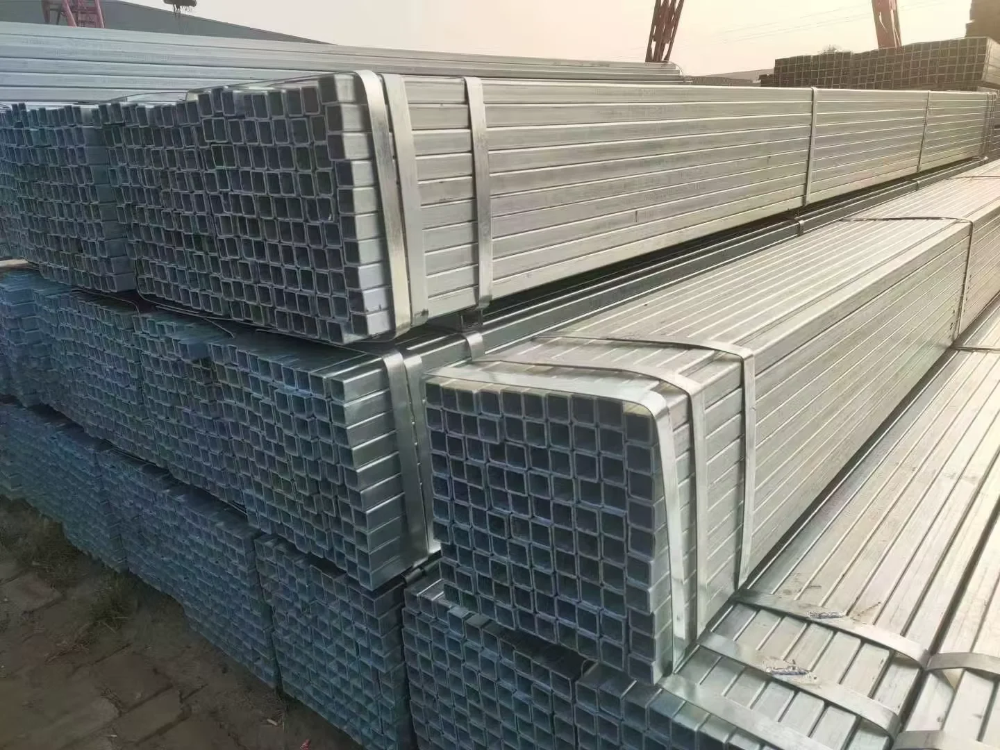 Q235B Galvanized Square Rectangular Steel Tube ASTM Custom Cutting Supplier