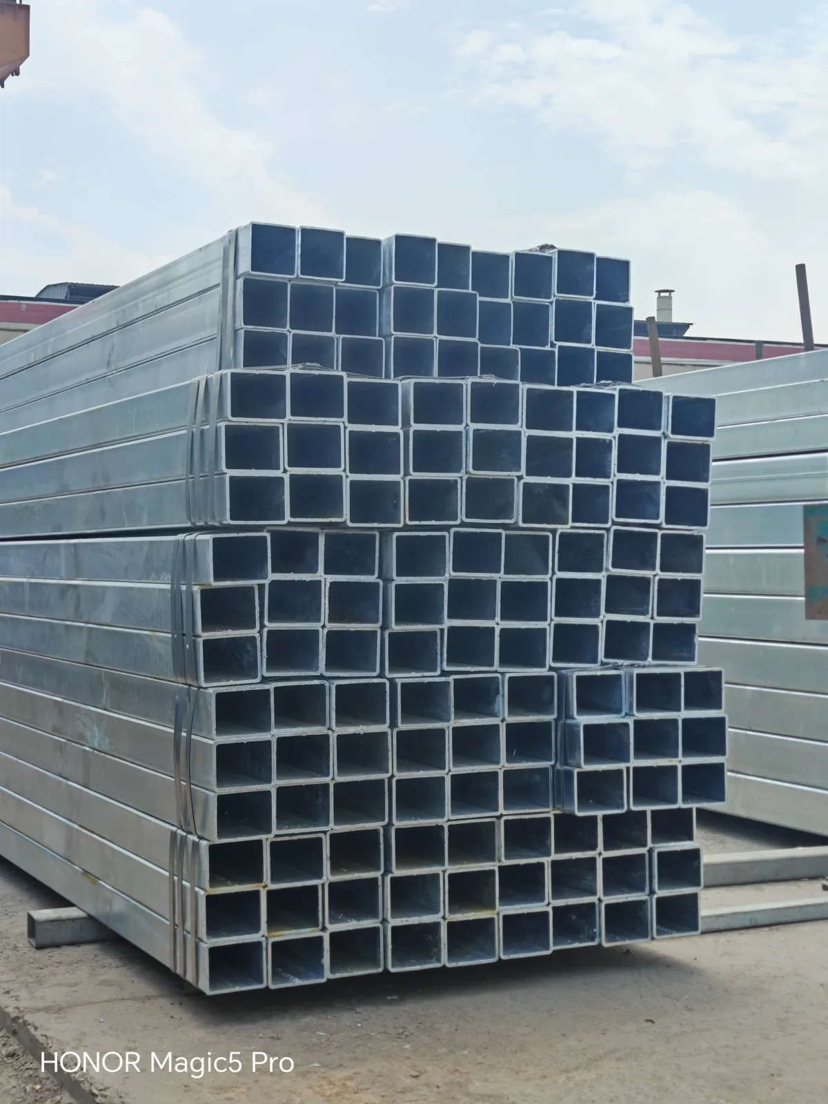 Q235B Hot Dip Galvanized Square Rectangular Steel Tube 2-50mm Wall Thickness Supplier