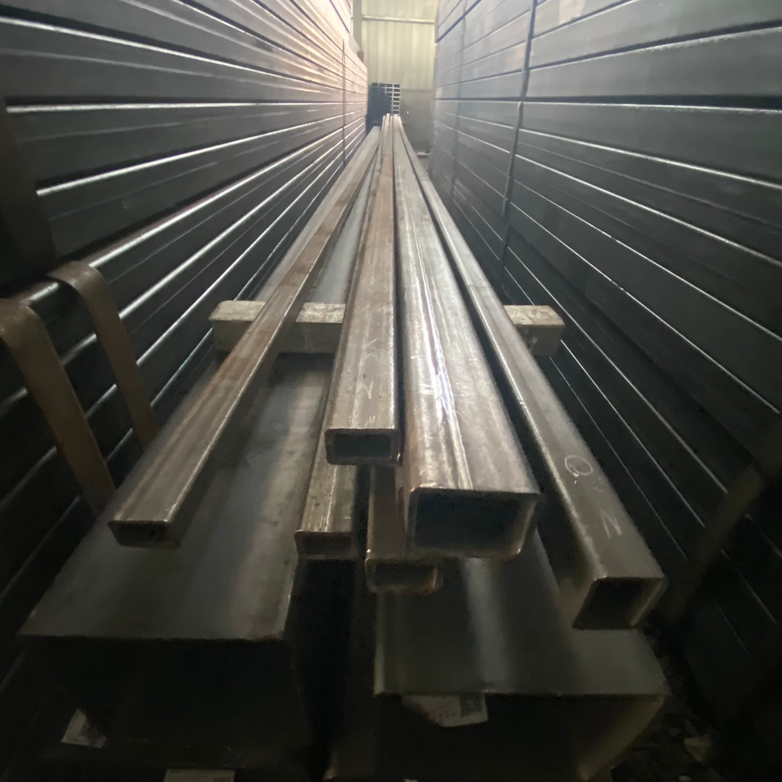 Q235B Q355B Welded Square Rectangular Steel Tube 20-500mm Supplier