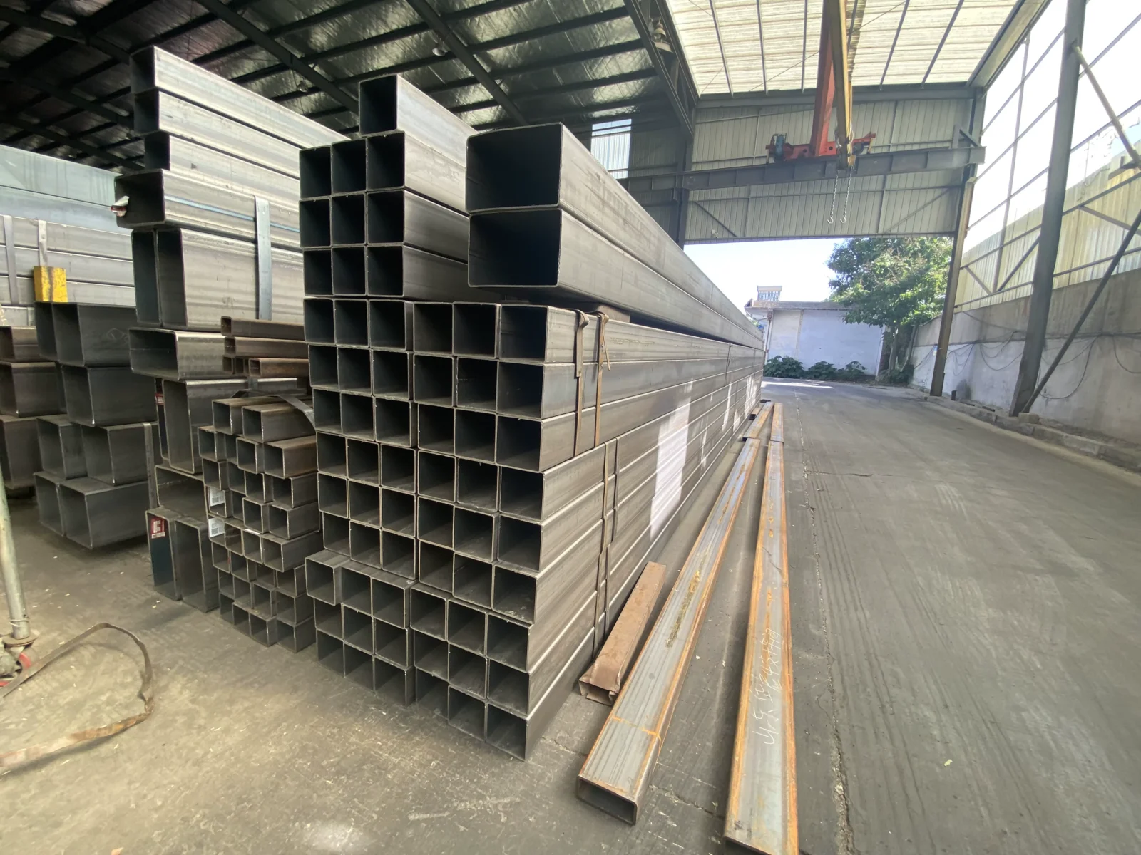 Q235B Q355B Welded Square Rectangular Steel Tube 20-500mm Supplier